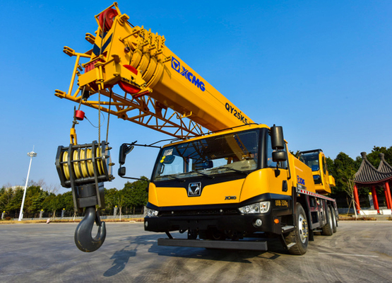 Funzionario di XCMG scelta idraulica della gru mobile del camion da 25 tonnellate sul listino prezzi montato braccio dell'asta da vendere
